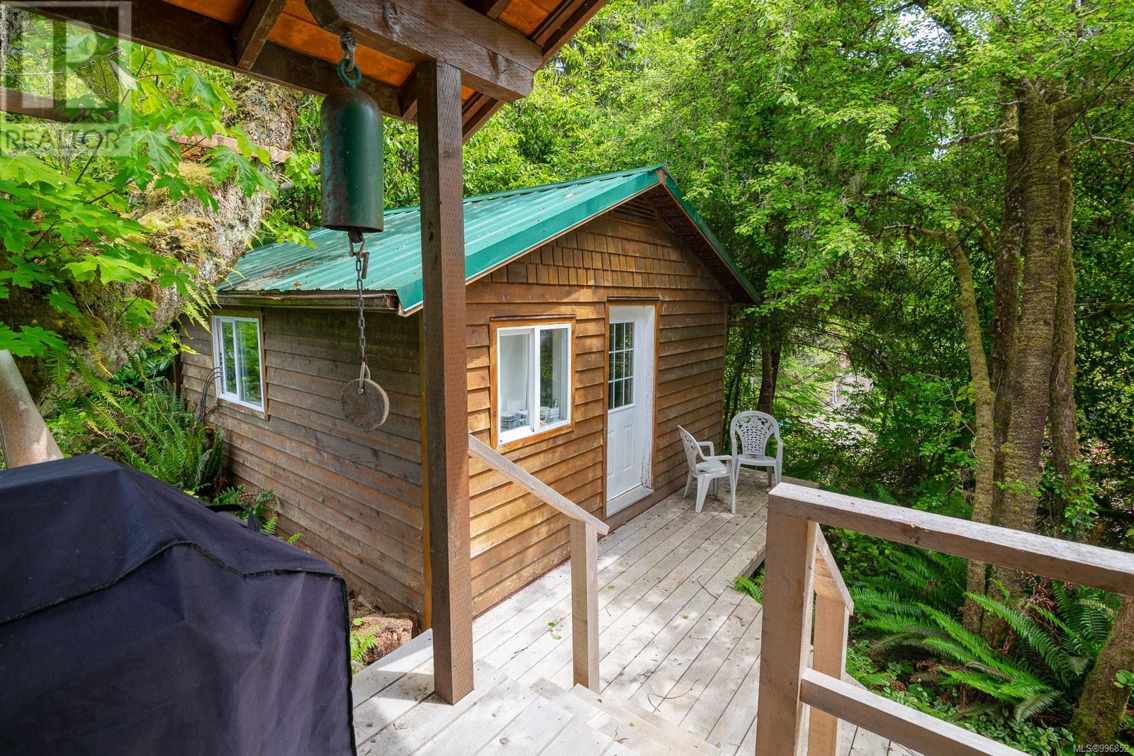 100 Mathers Lane, Bamfield