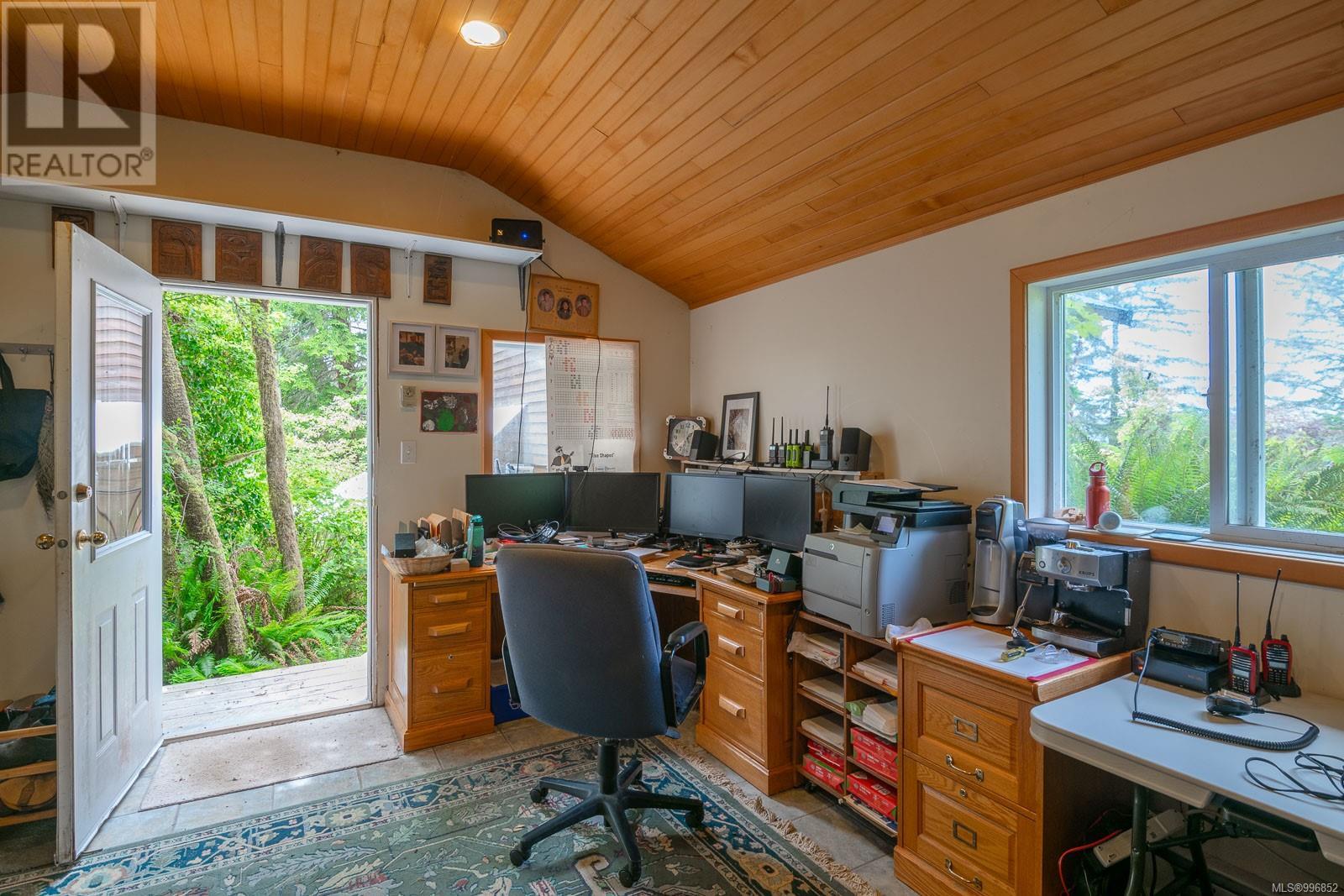 100 Mathers Lane, Bamfield