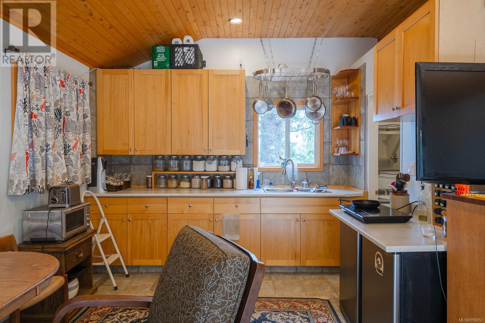 100 Mathers Lane, Bamfield