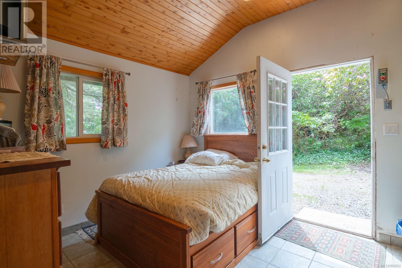 100 Mathers Lane, Bamfield