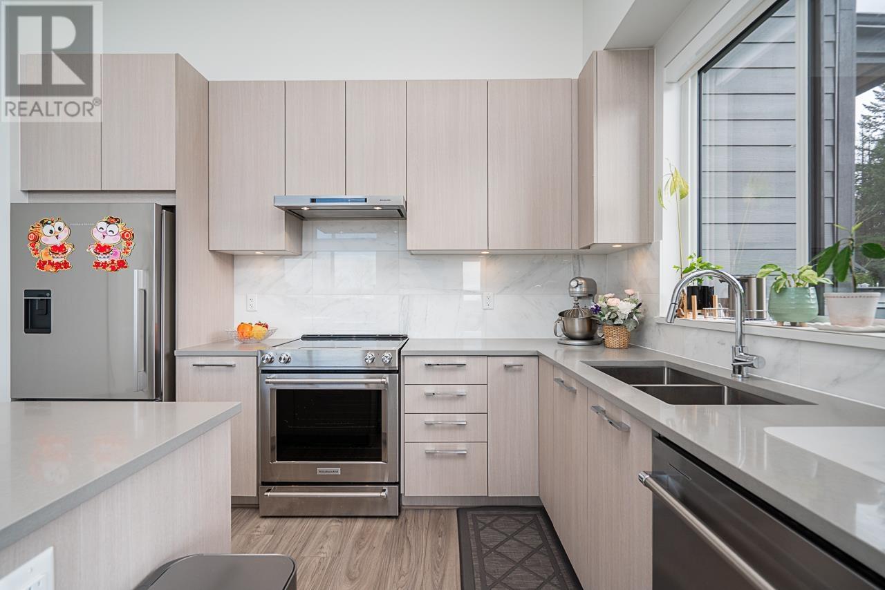 Photo 7 of 510 6438 Byrnepark Drive, Burnaby BC