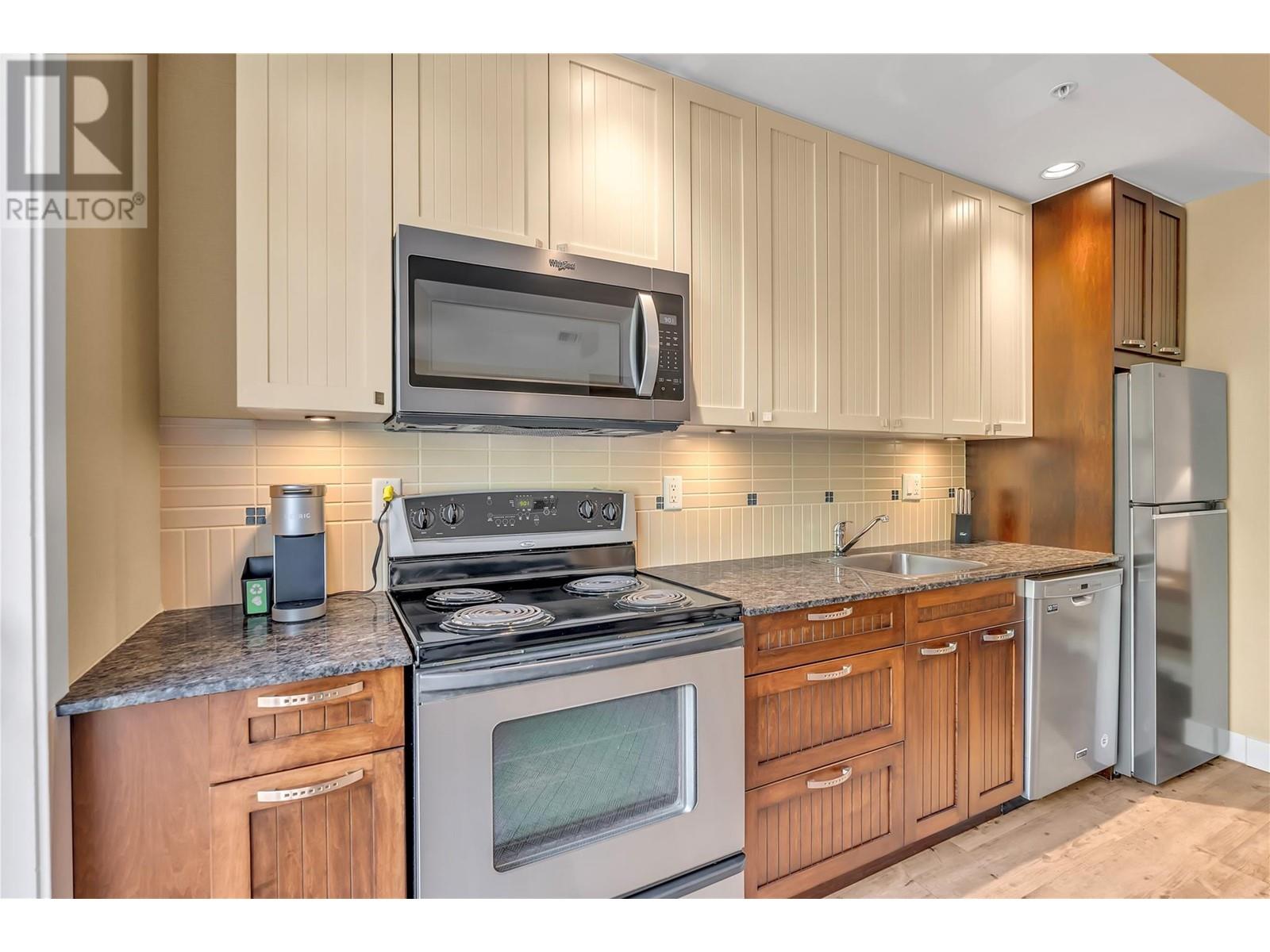 13011 Lakeshore Drive S Unit# 377, Summerland