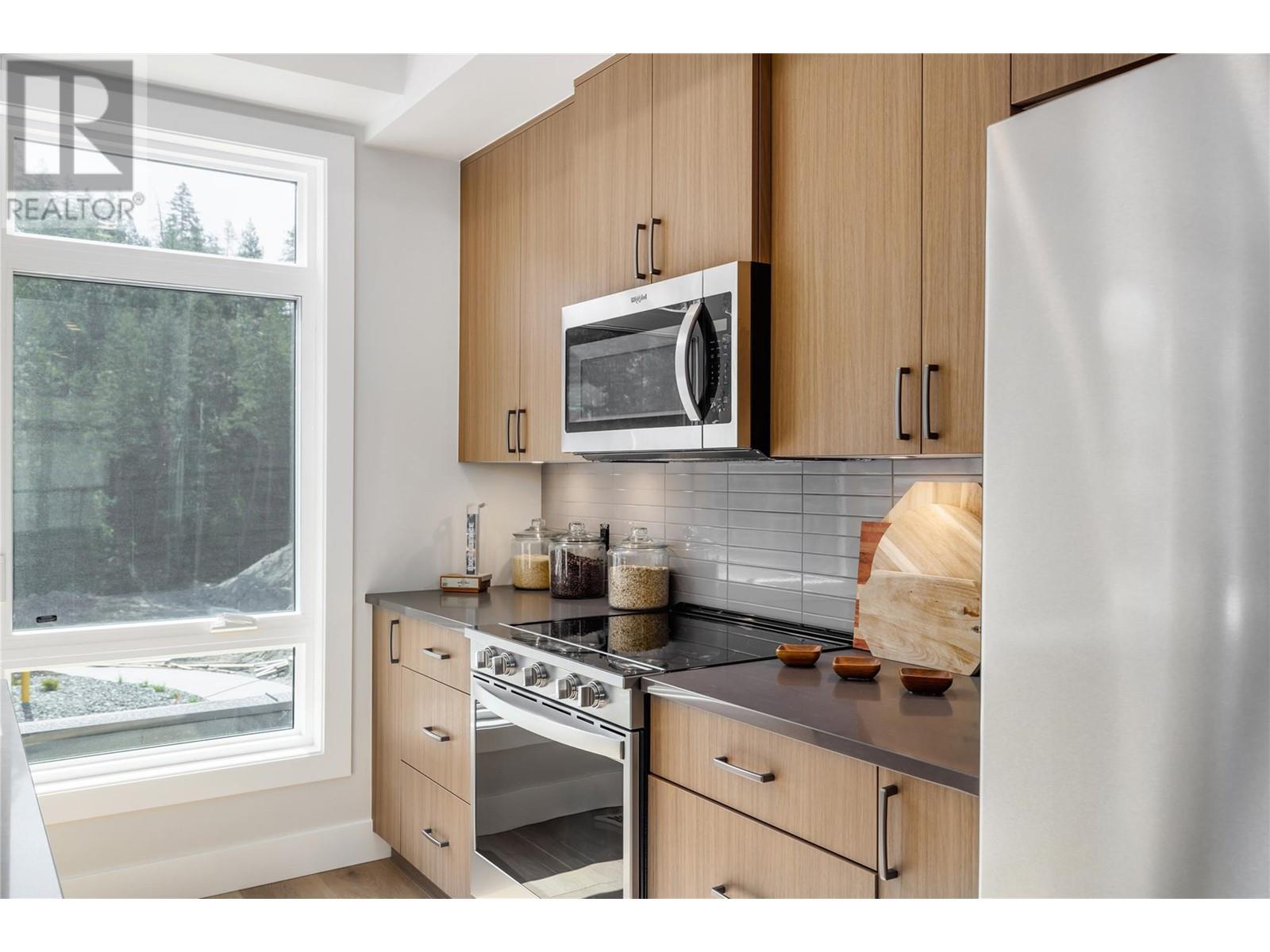 1 3425 Hilltown Drive, Kelowna