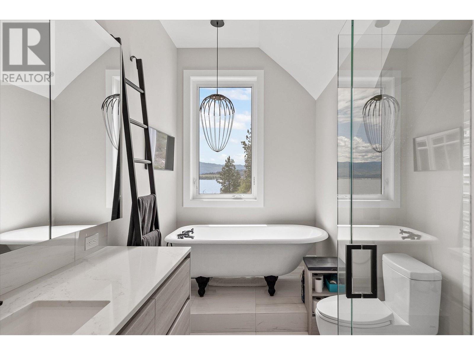 22 901 Westside Road South, West Kelowna