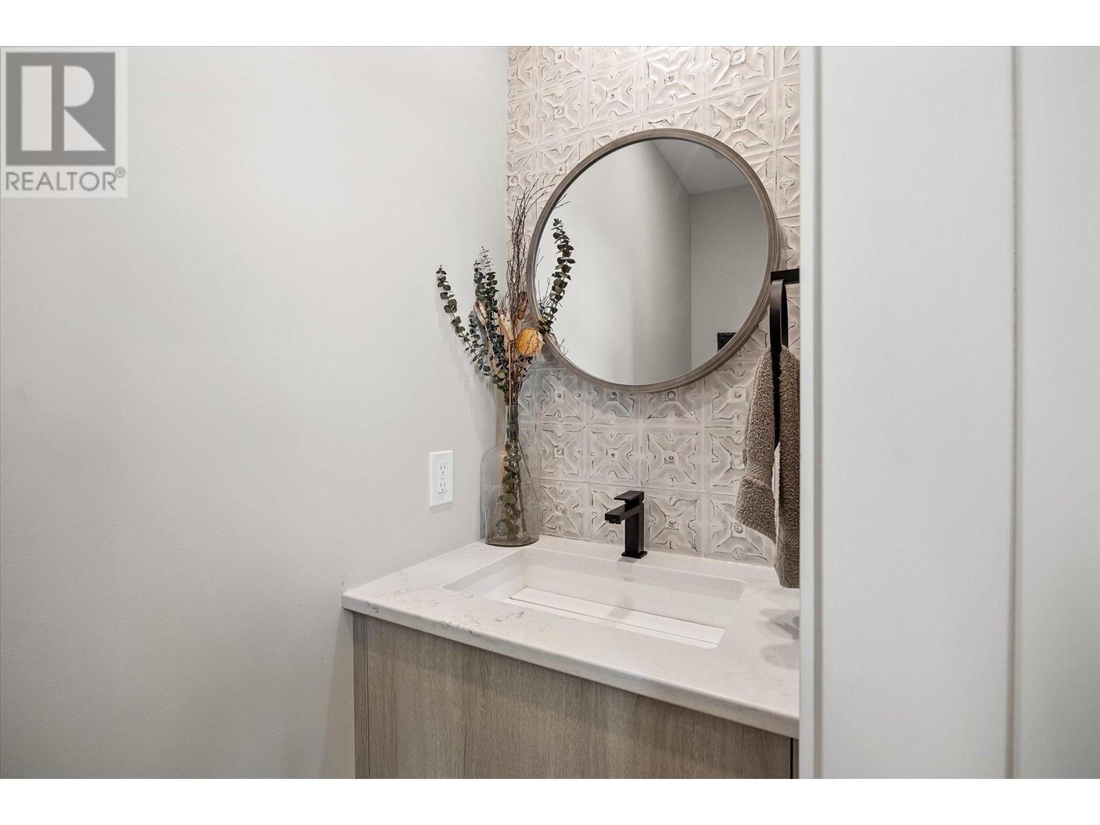 22 901 Westside Road South, West Kelowna