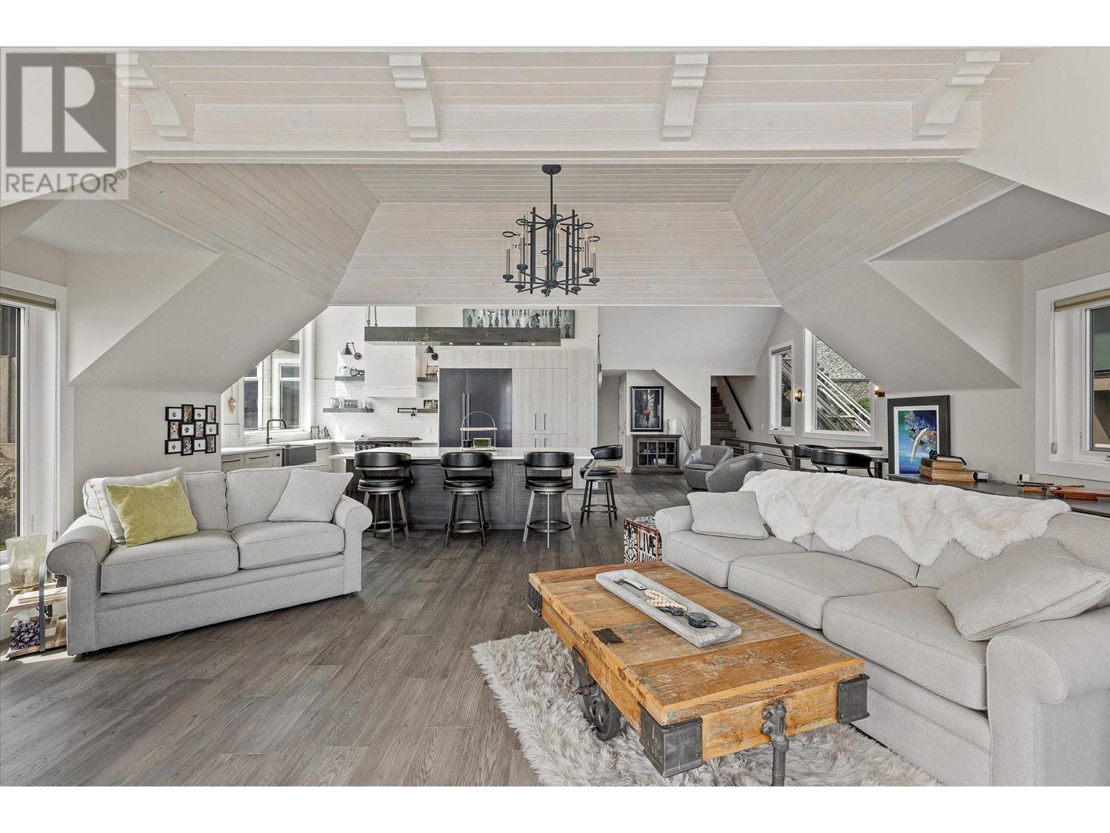22 901 Westside Road South, West Kelowna