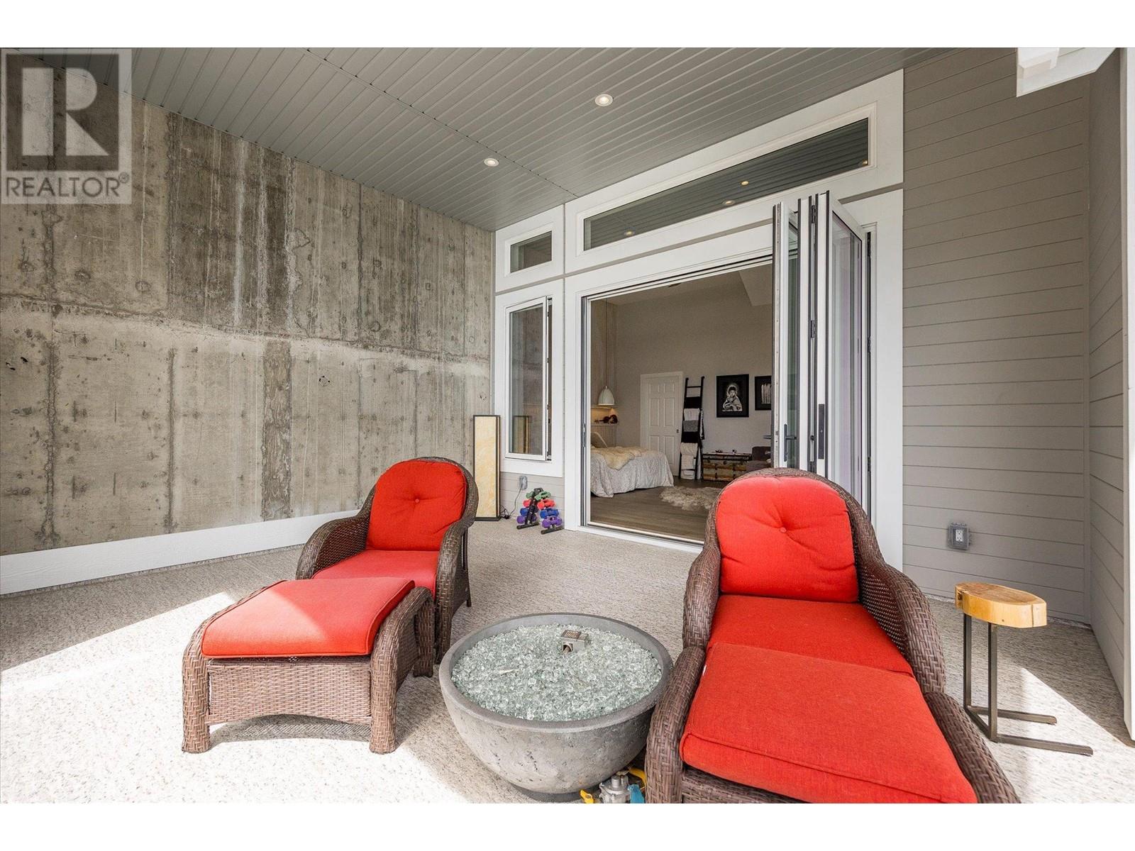 22 901 Westside Road South, West Kelowna