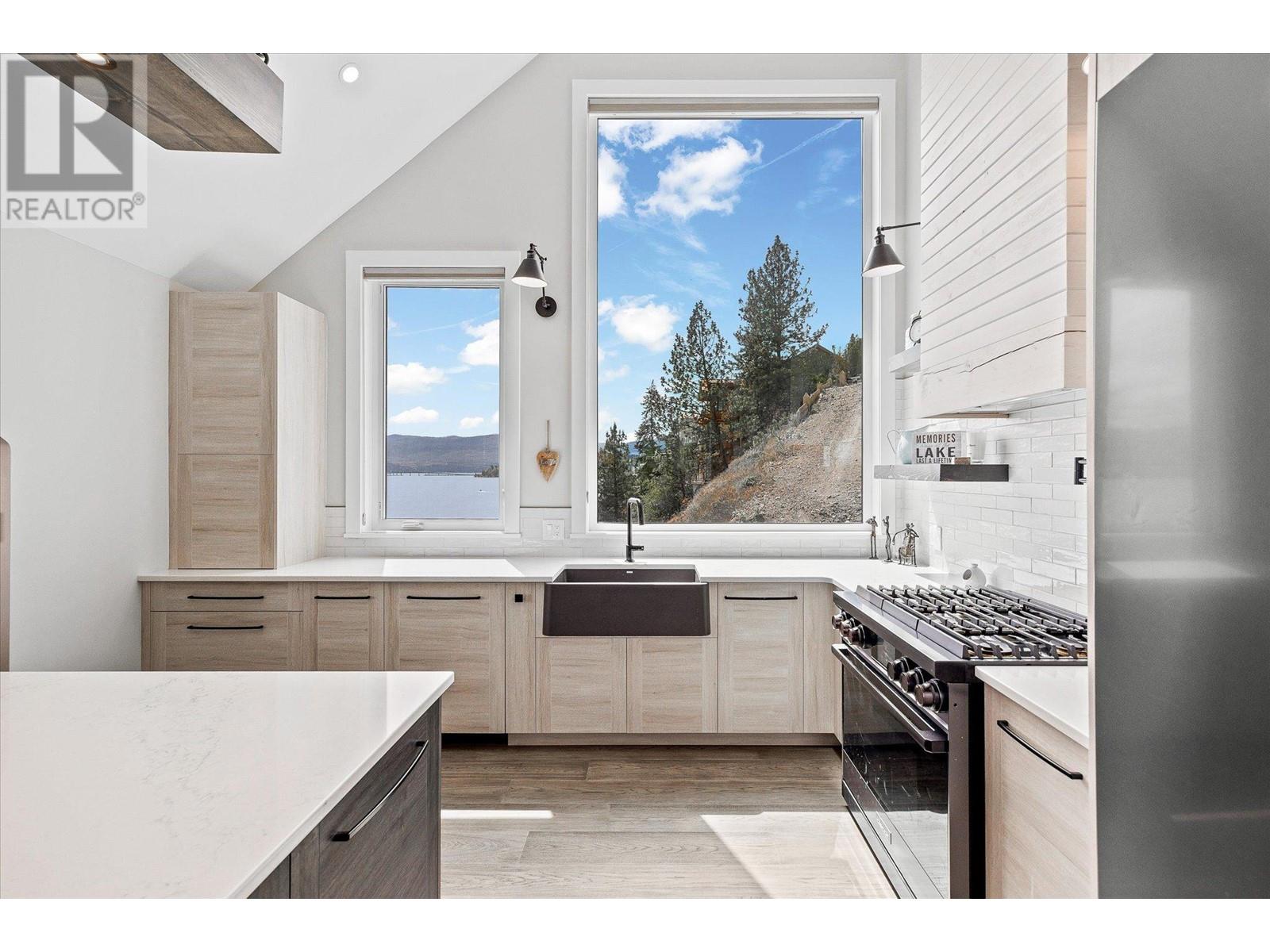 22 901 Westside Road South, West Kelowna