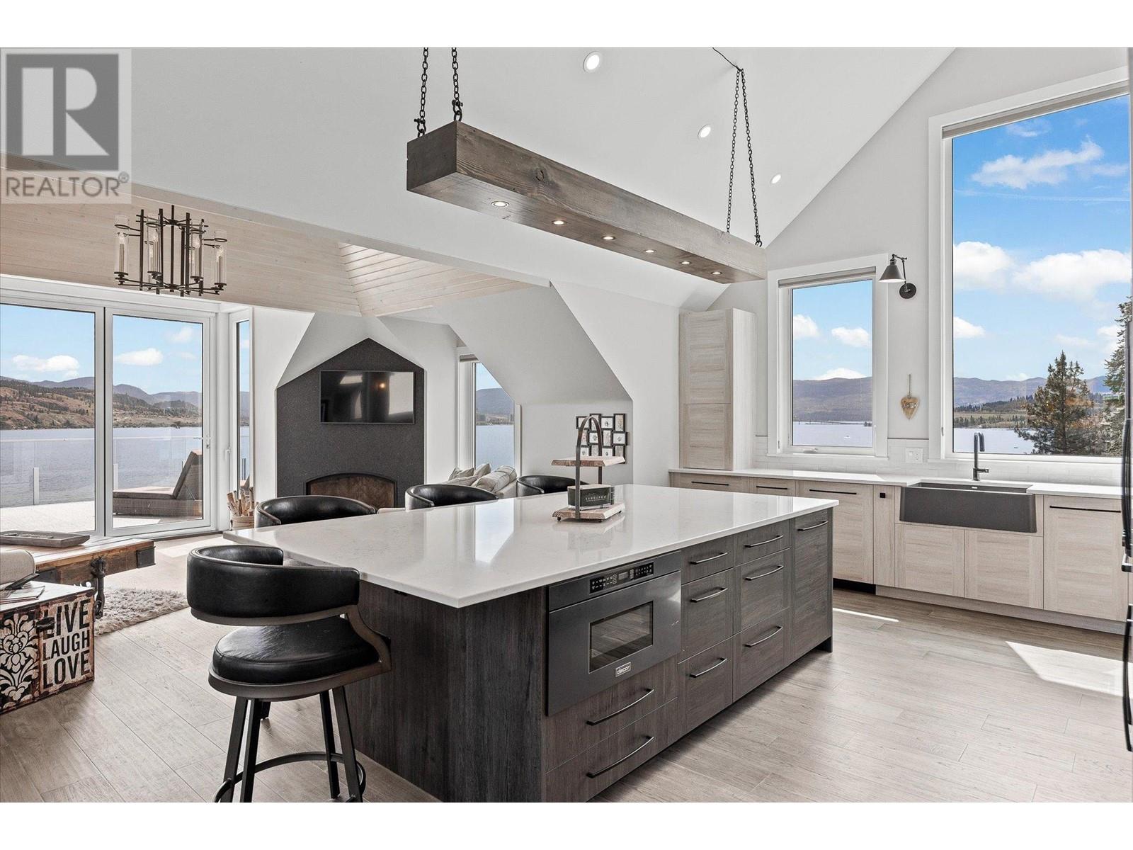 22 901 Westside Road South, West Kelowna