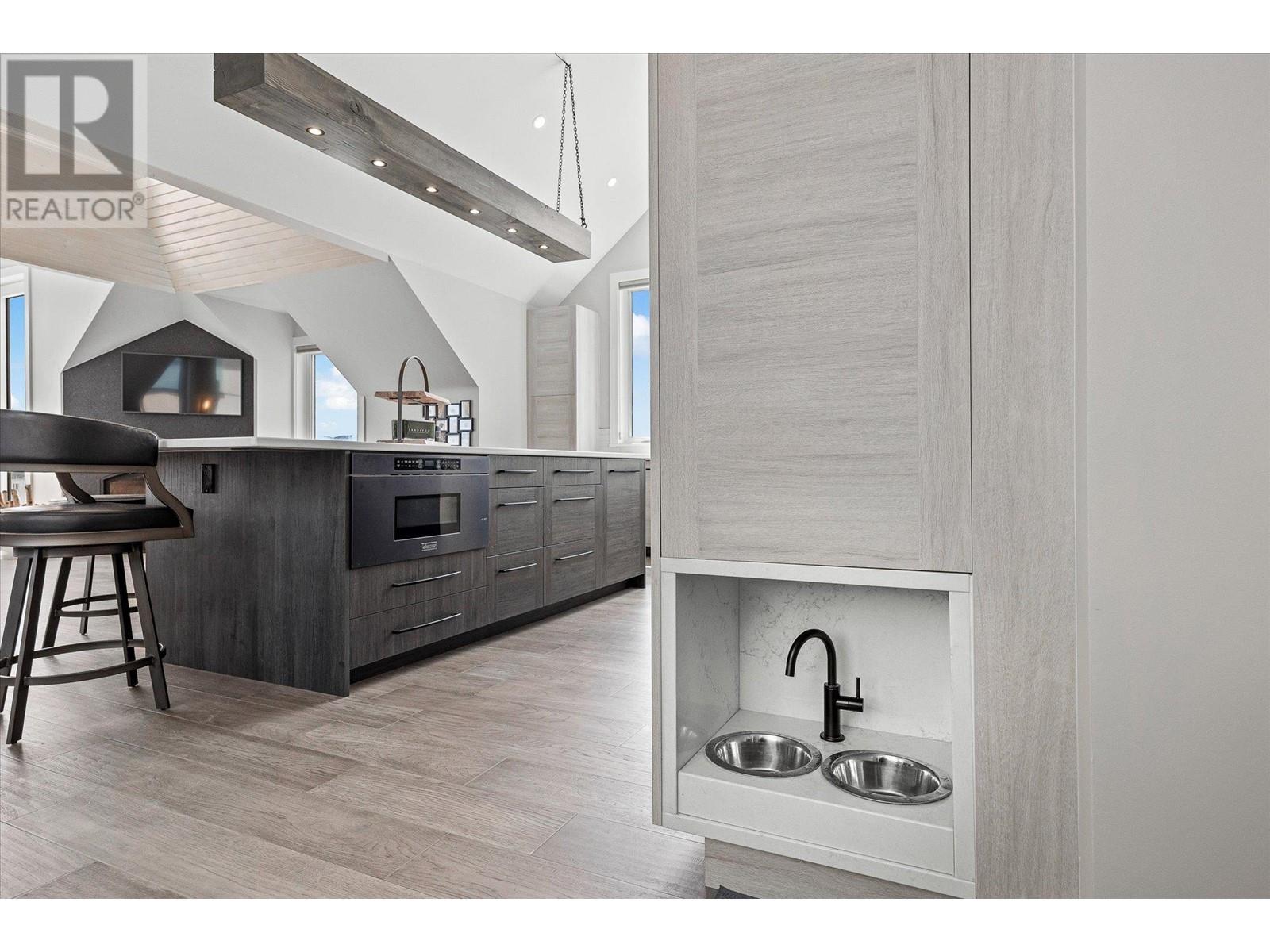 22 901 Westside Road South, West Kelowna