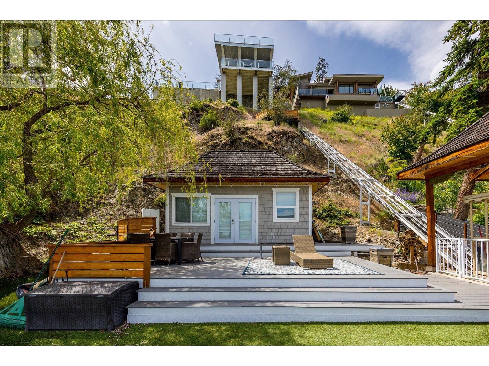 22 901 Westside Road South, West Kelowna
