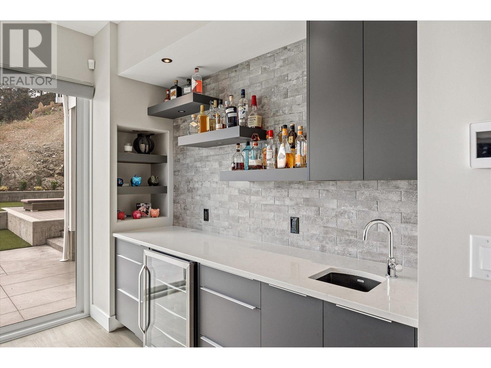 22 901 Westside Road South, West Kelowna