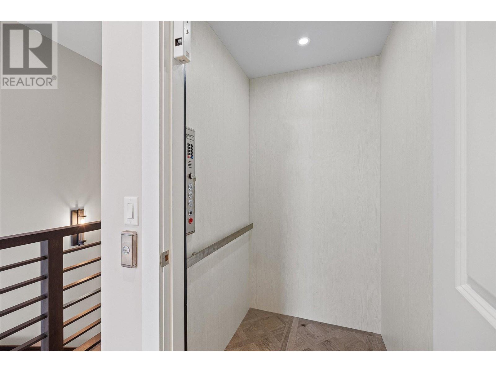 22 901 Westside Road South, West Kelowna