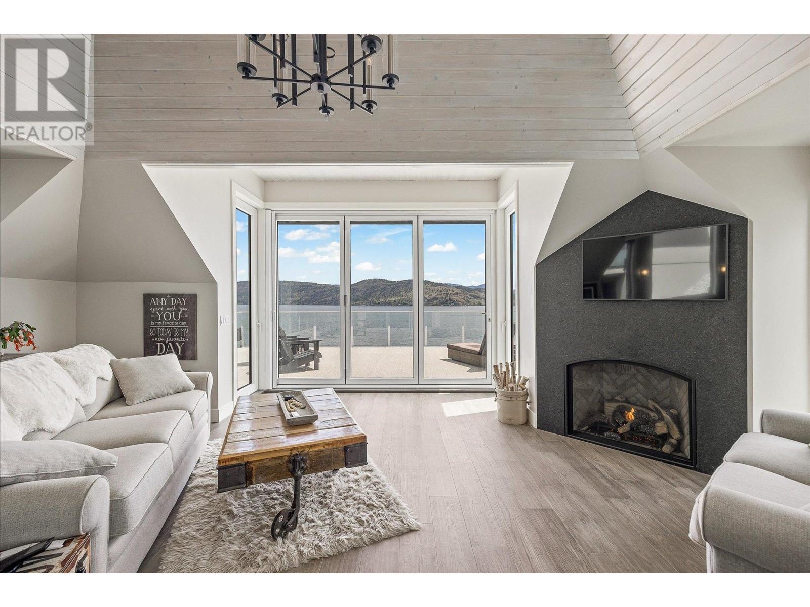 22 901 Westside Road South, West Kelowna