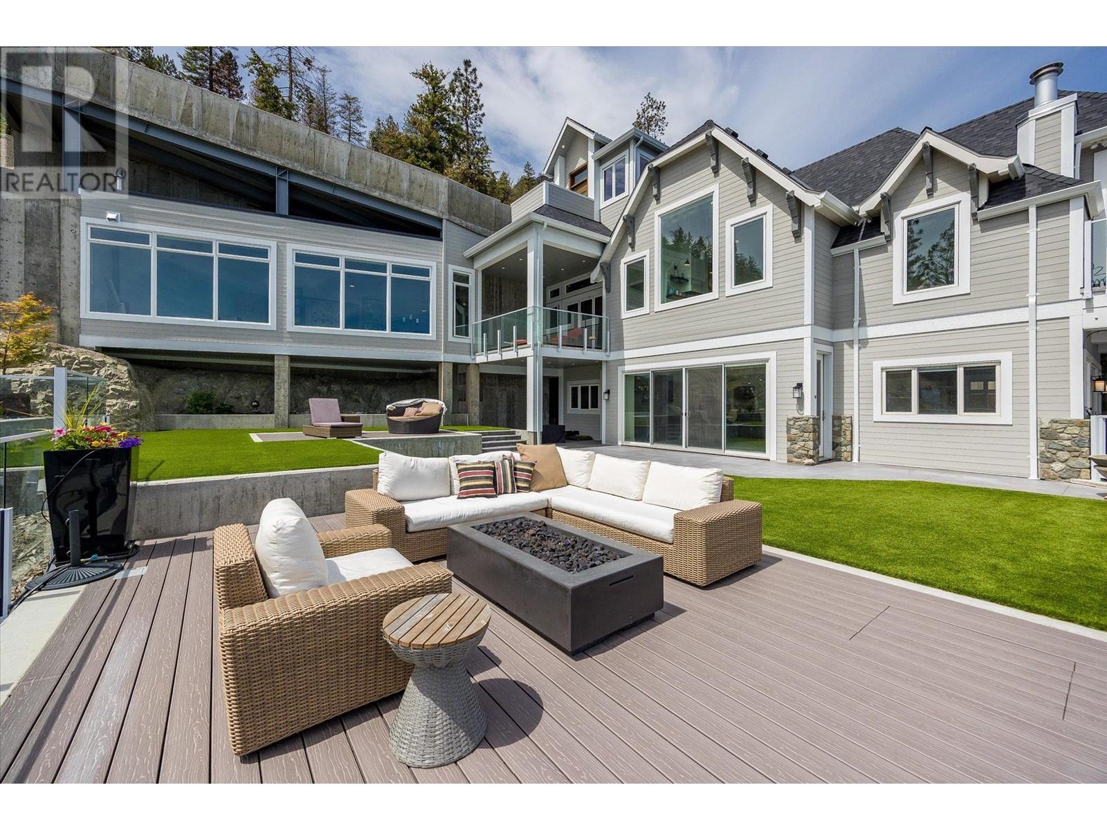 22 901 Westside Road South, West Kelowna