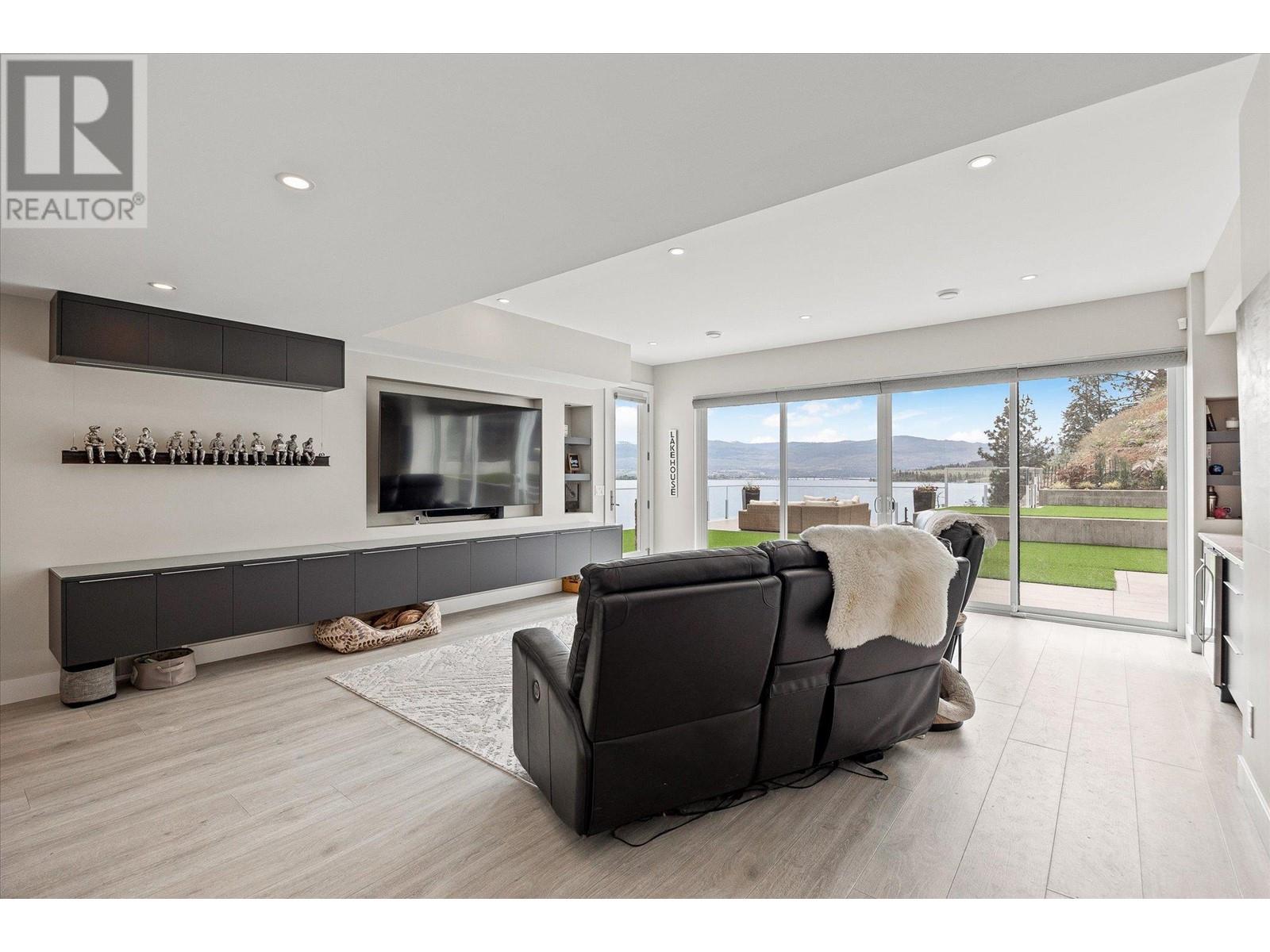 22 901 Westside Road South, West Kelowna