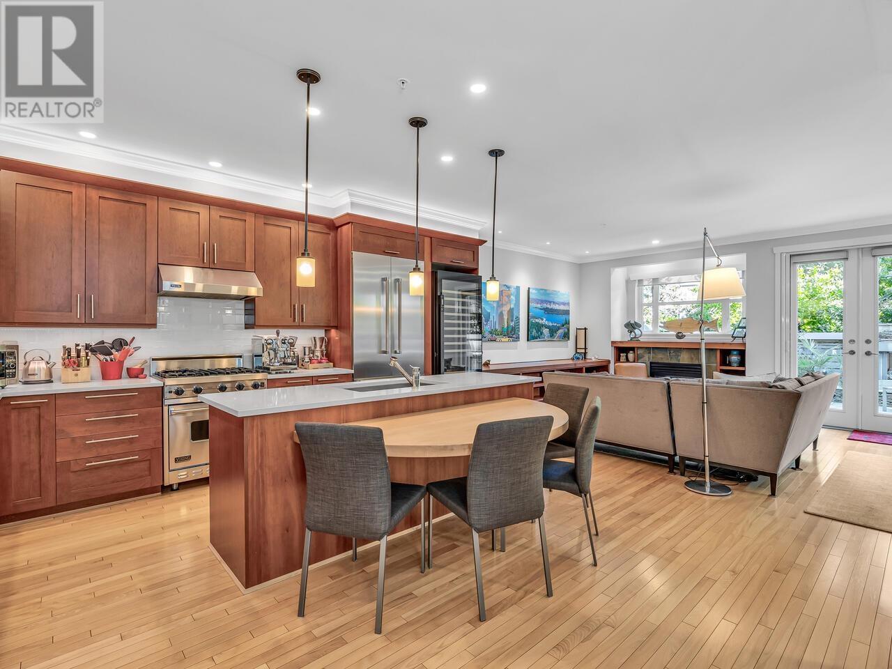 4658 CAPILANO ROAD, North Vancouver