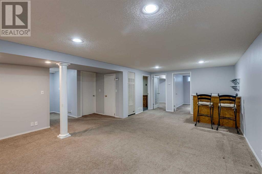 Single Family House for Sale in  Silverdale Crescent NW Silver Springs Calgary 