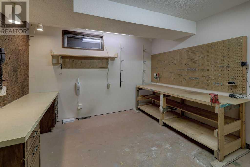 Single Family House Bungalow for Sale in  Dalmeny Hill NW Dalhousie Calgary 
