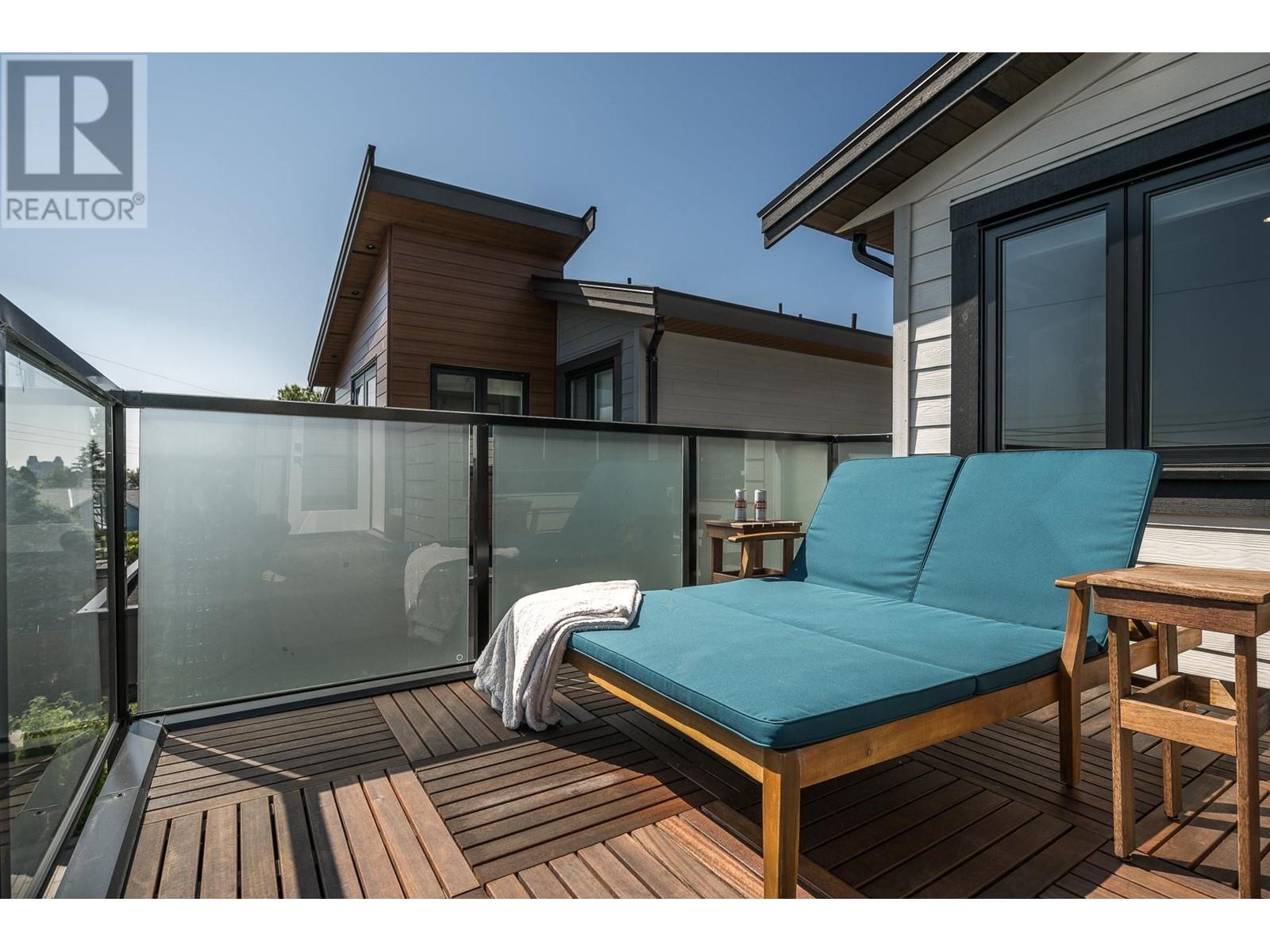 330 E 8TH STREET, North Vancouver