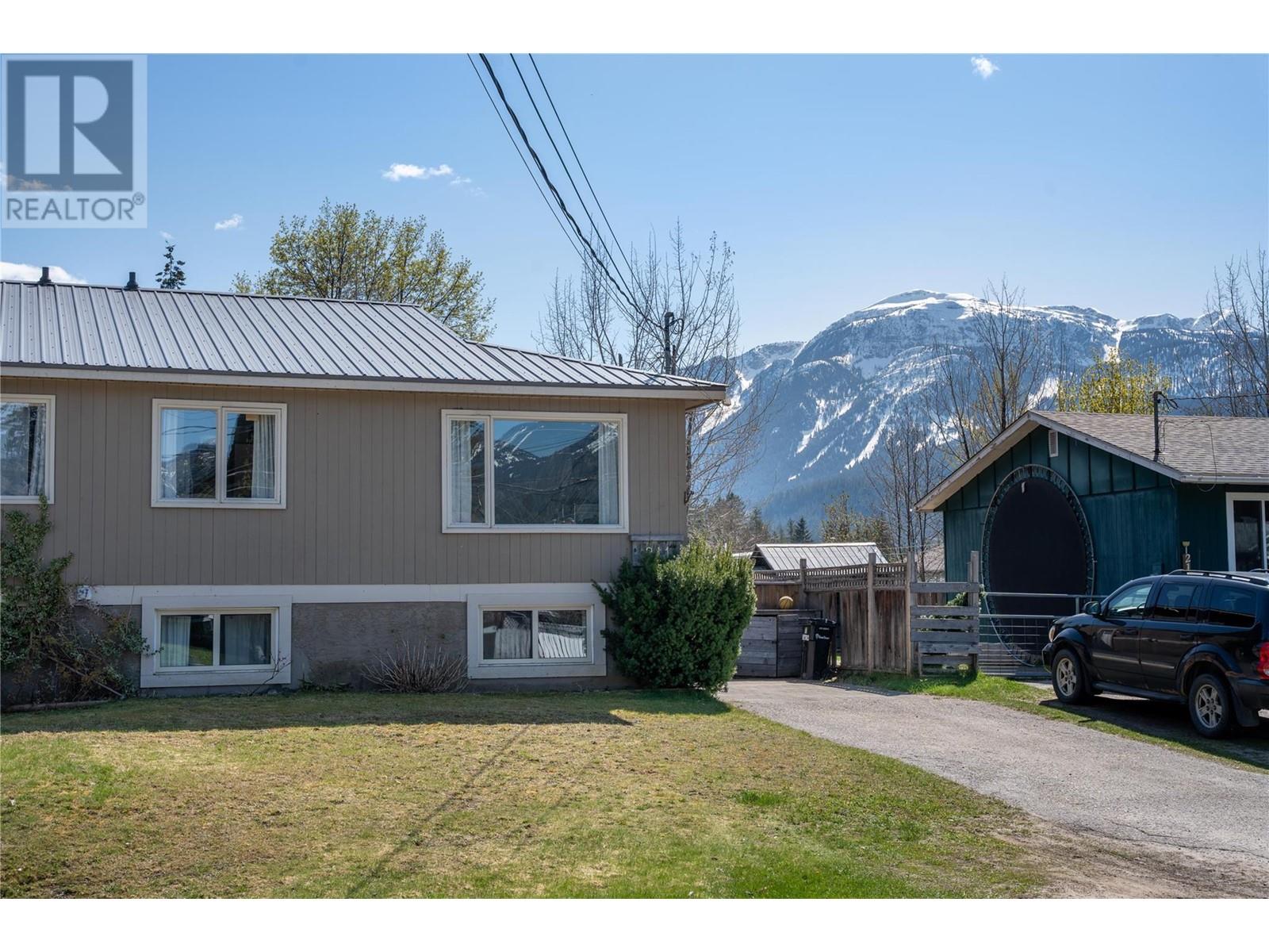 211 Viers Crescent, Revelstoke