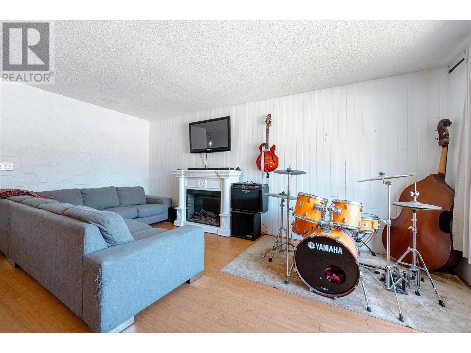 211 Viers Crescent, Revelstoke