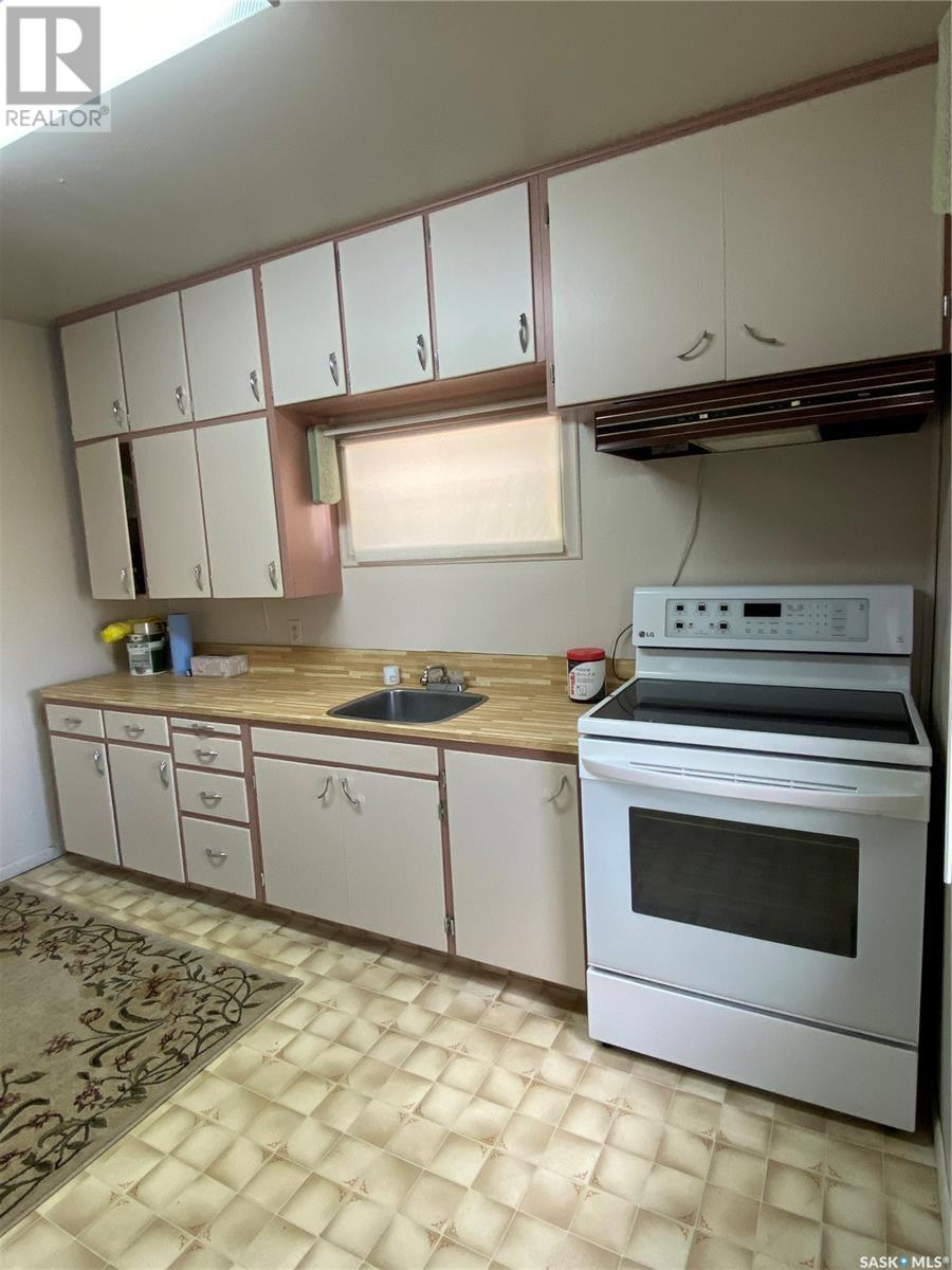 Photo 6 of 301 Shurygalo Road, Bienfait SK