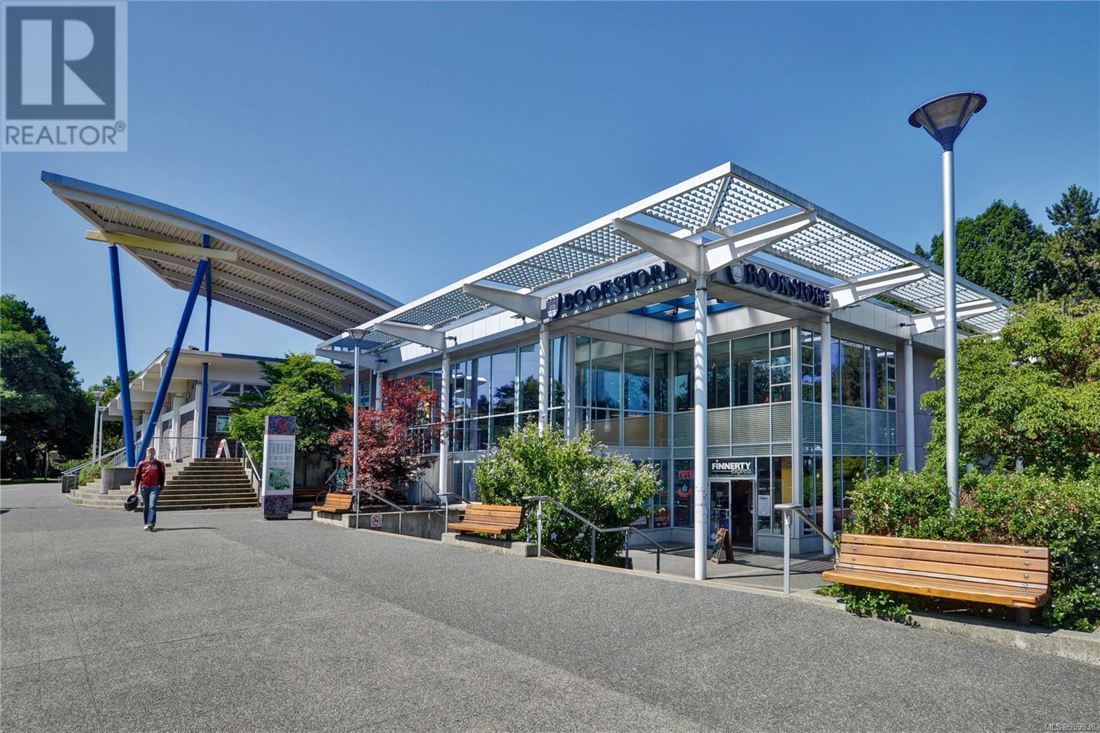  3913 Gibson Court, Saanich