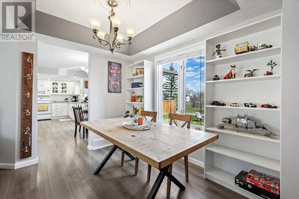 Single Family House for Sale in  Shannon Circle SW Shawnessy Calgary 