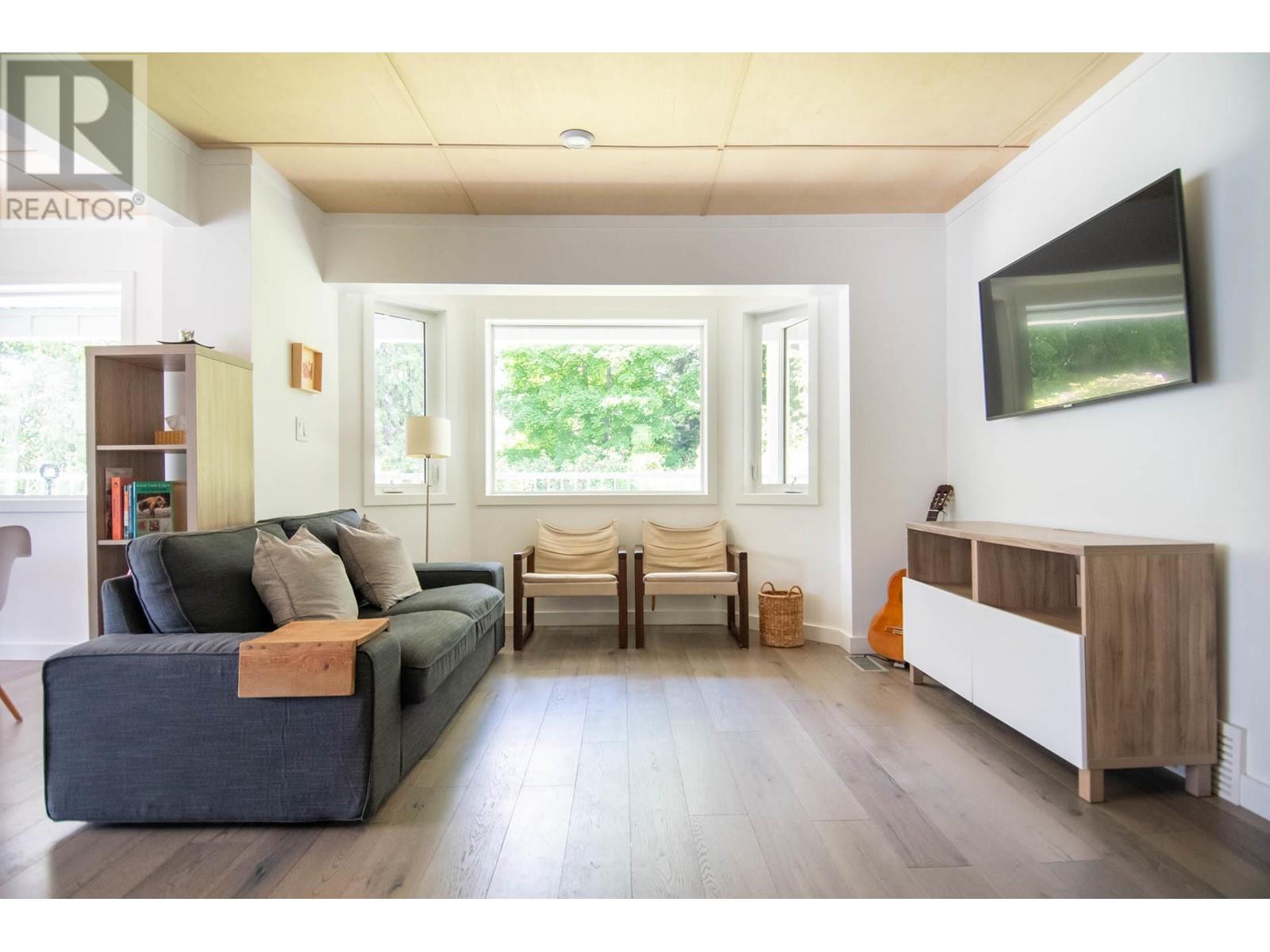 4161 HEROUX Road, Nelson