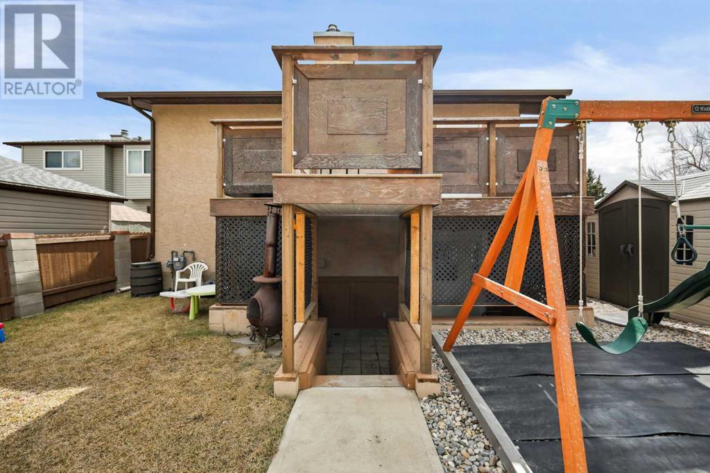 Single Family House Bi-level for Sale in  Berkley Rise NW Beddington Heights Calgary 