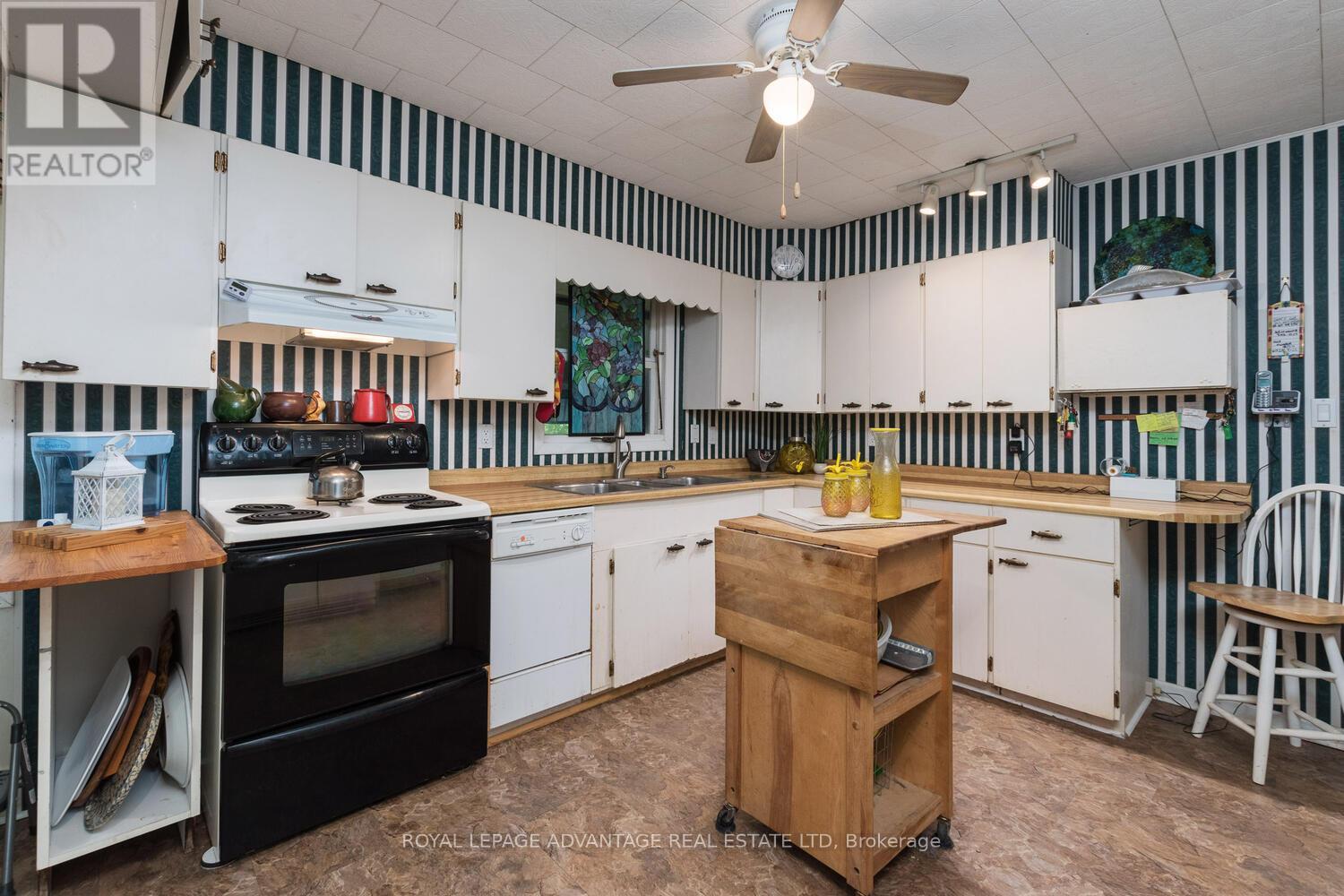 Photo 11 of 4418 Old Kingston Road, Rideau Lakes ON