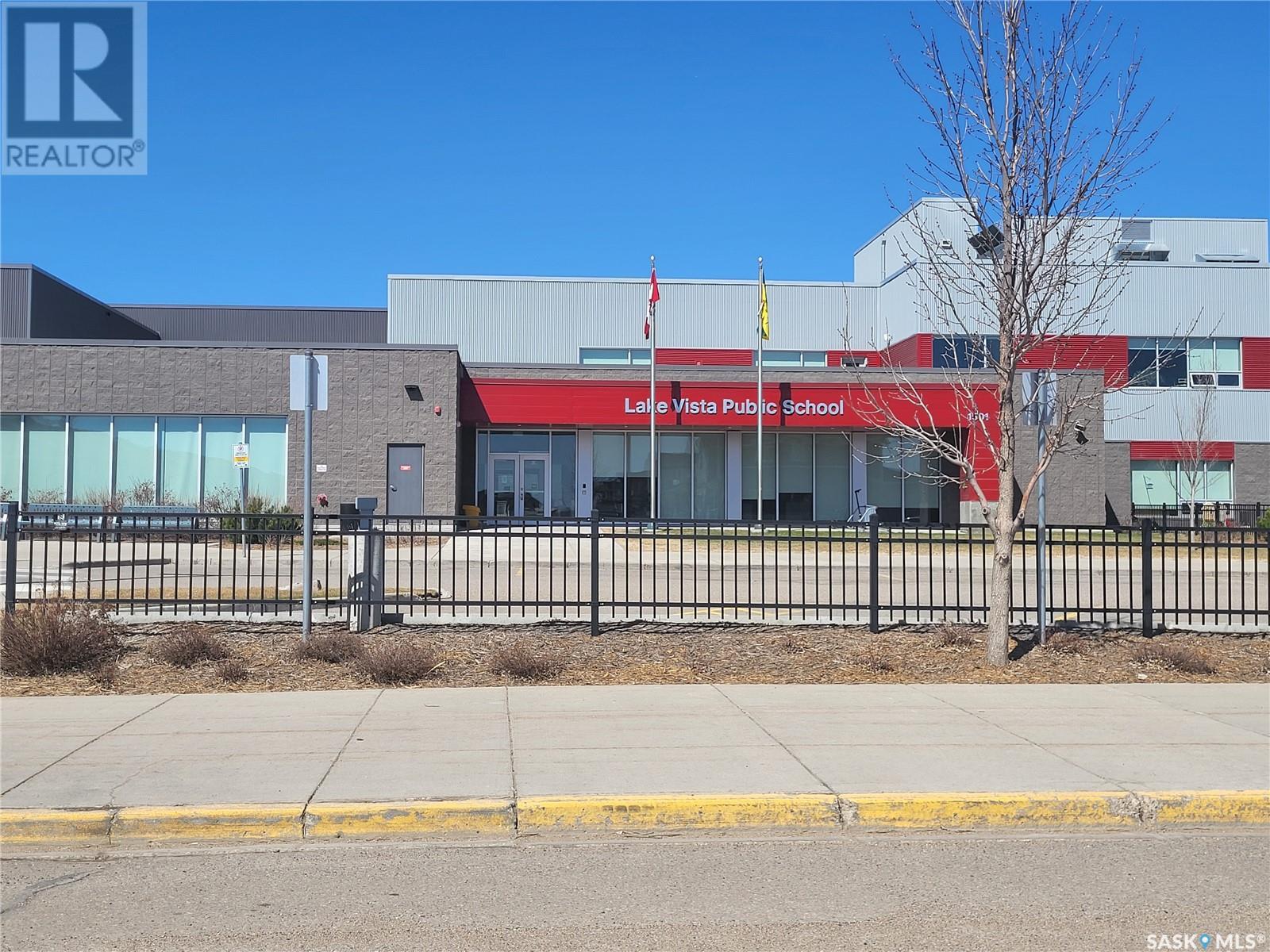 Photo 9 of 1048 3rd Street N, Martensville SK
