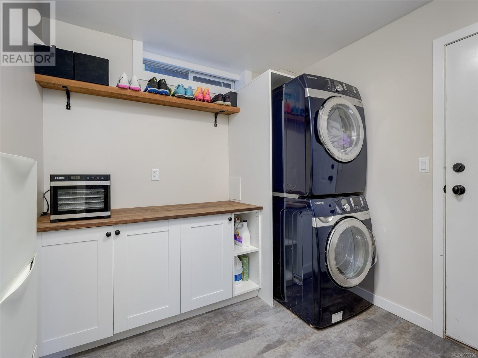  760 Menawood Place, Saanich