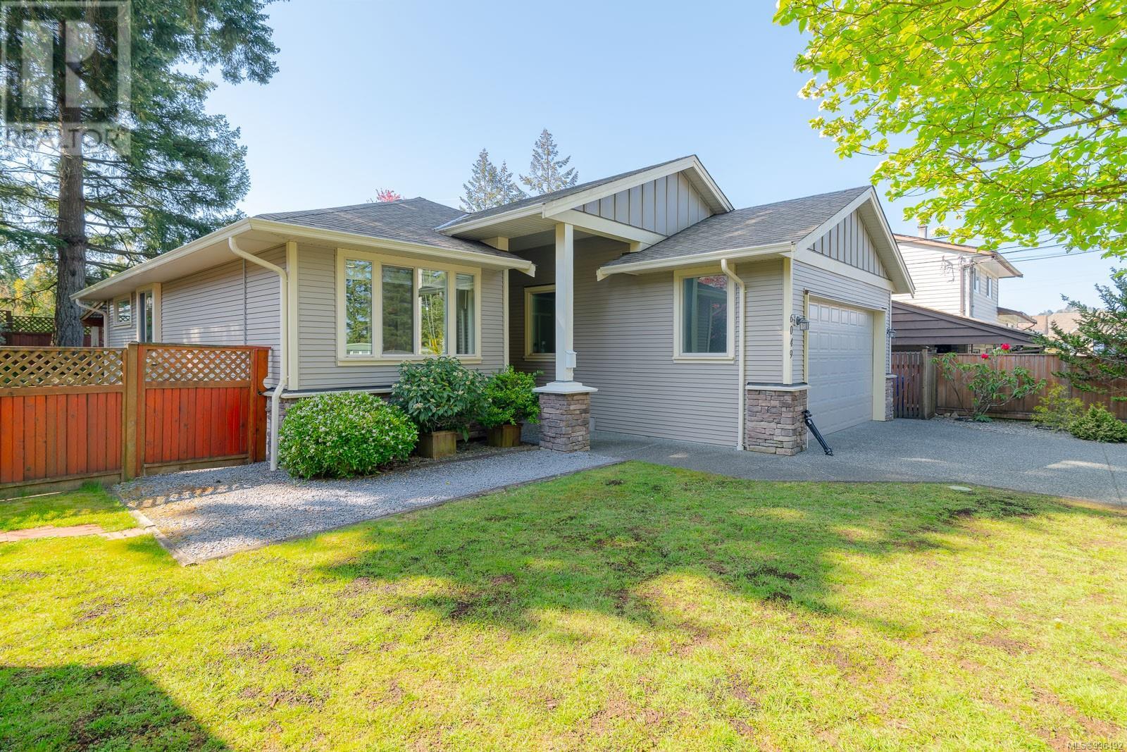 6049 Pine Park Pl, Nanaimo