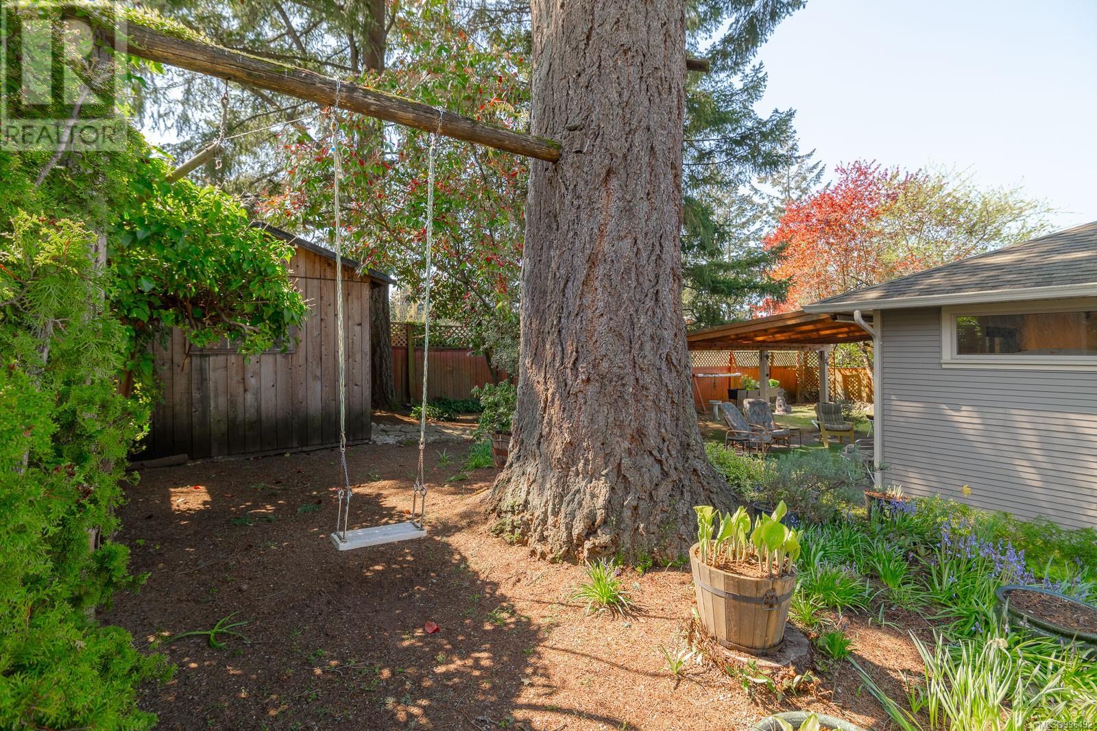 6049 Pine Park Pl, Nanaimo