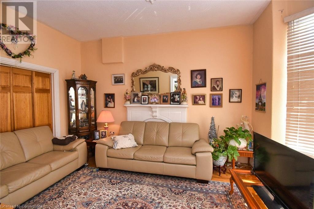Photo 5 of 241 Robert Street, Hamilton ON
