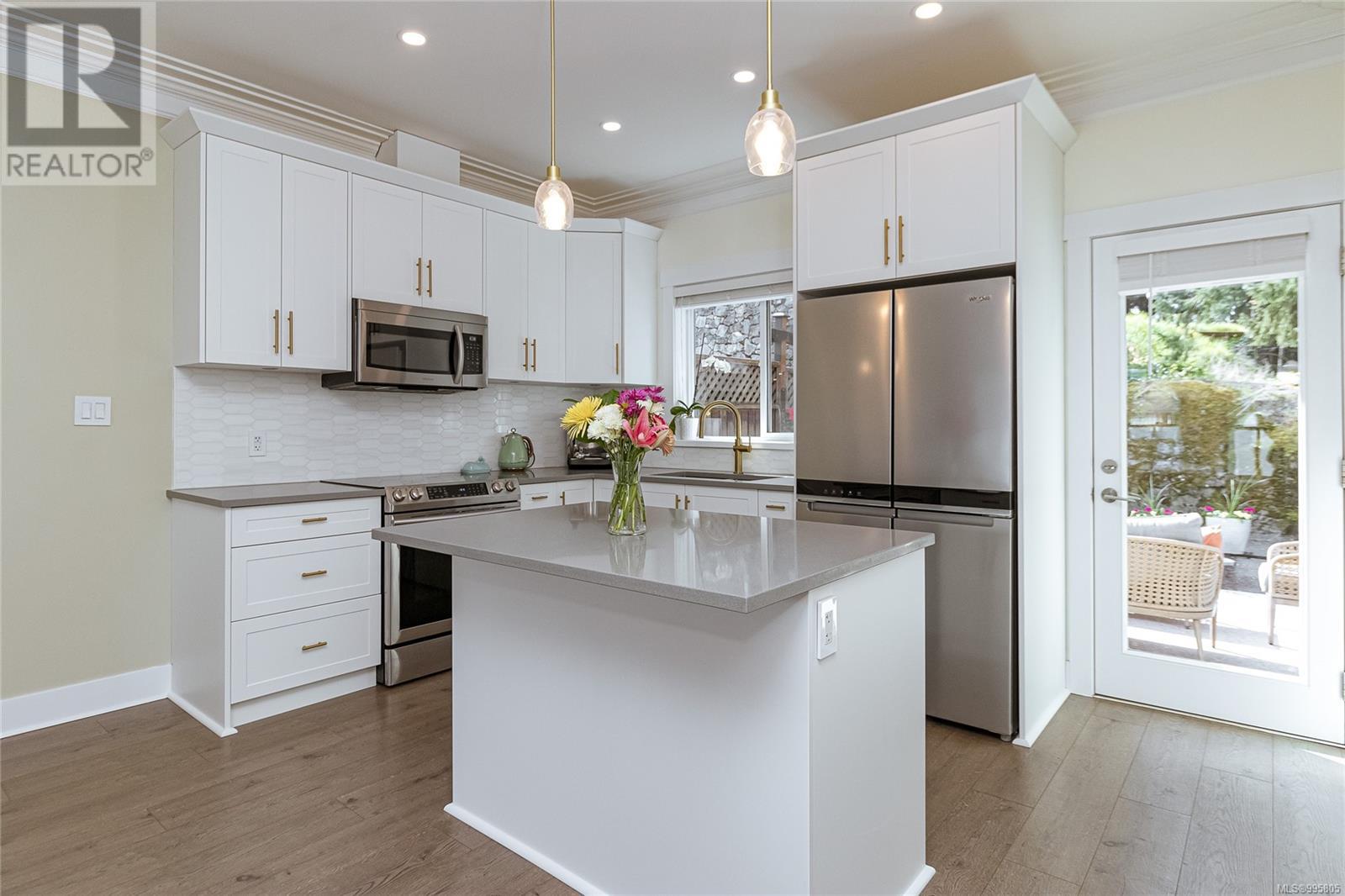 955 Lobo Vale, Langford