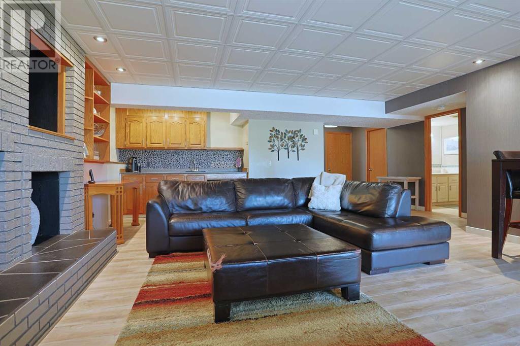 Single Family House 4 Level for Sale in  Scenic Glen Crescent NW Scenic Acres Calgary 