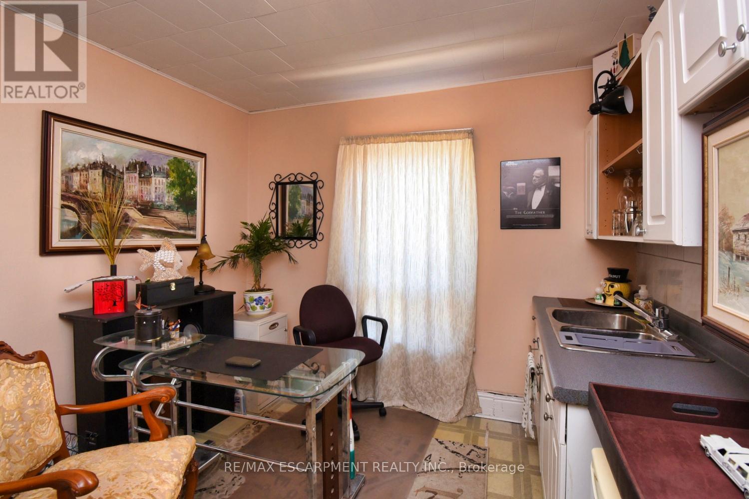 Photo 10 of 241 Robert Street, Hamilton ON