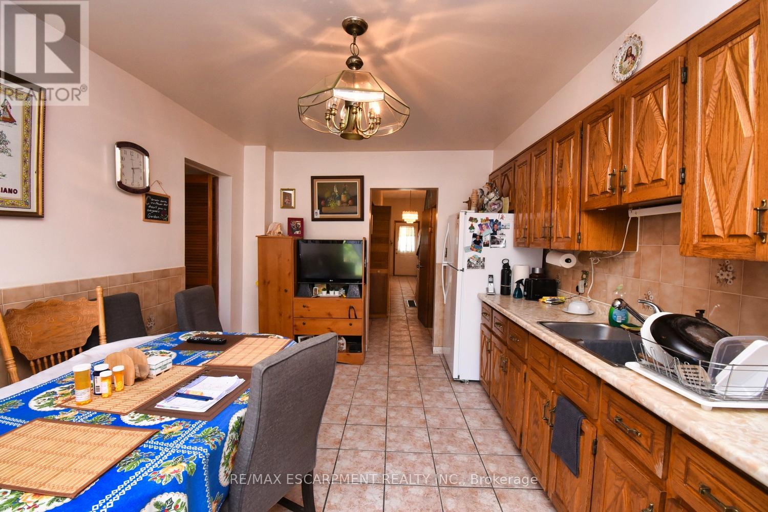 Photo 12 of 241 Robert Street, Hamilton ON