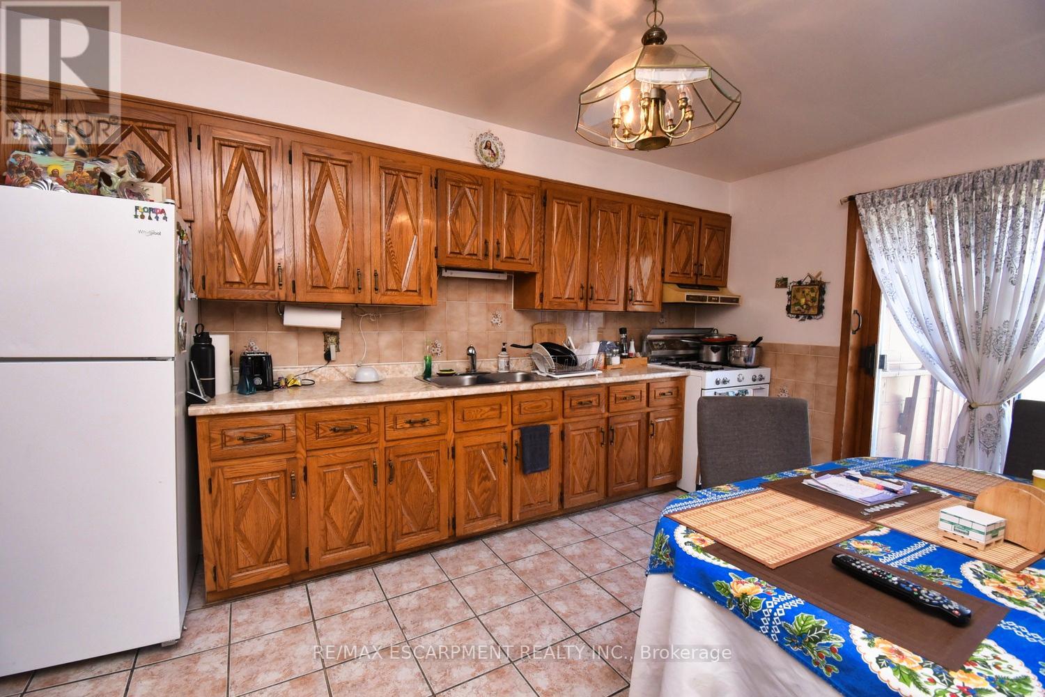 Photo 13 of 241 Robert Street, Hamilton ON
