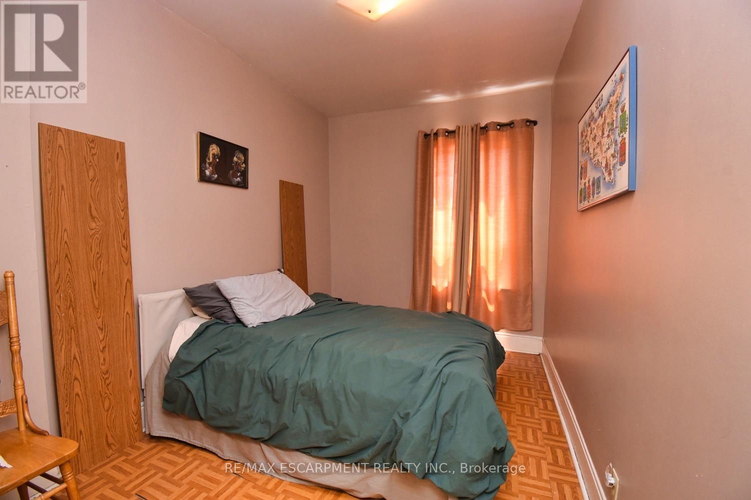 Photo 17 of 241 Robert Street, Hamilton ON