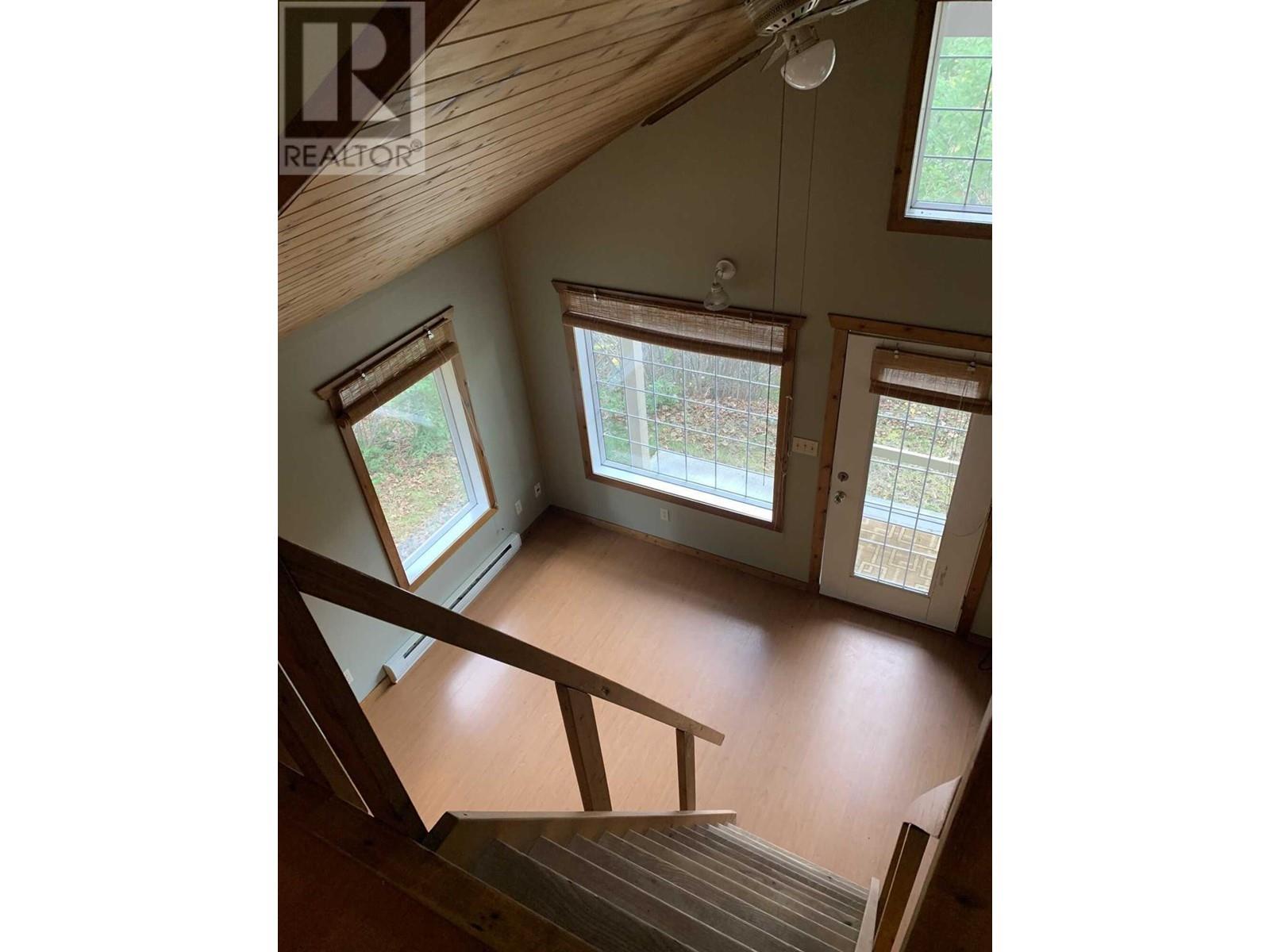 Photo 8 of 5525 Ducksway Road, Winlaw BC