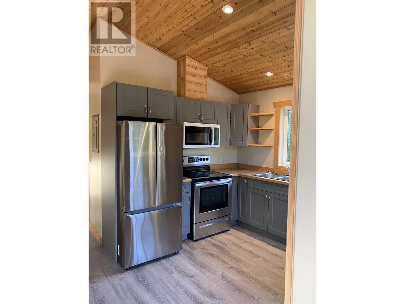 Photo 11 of 5525 Ducksway Road, Winlaw BC