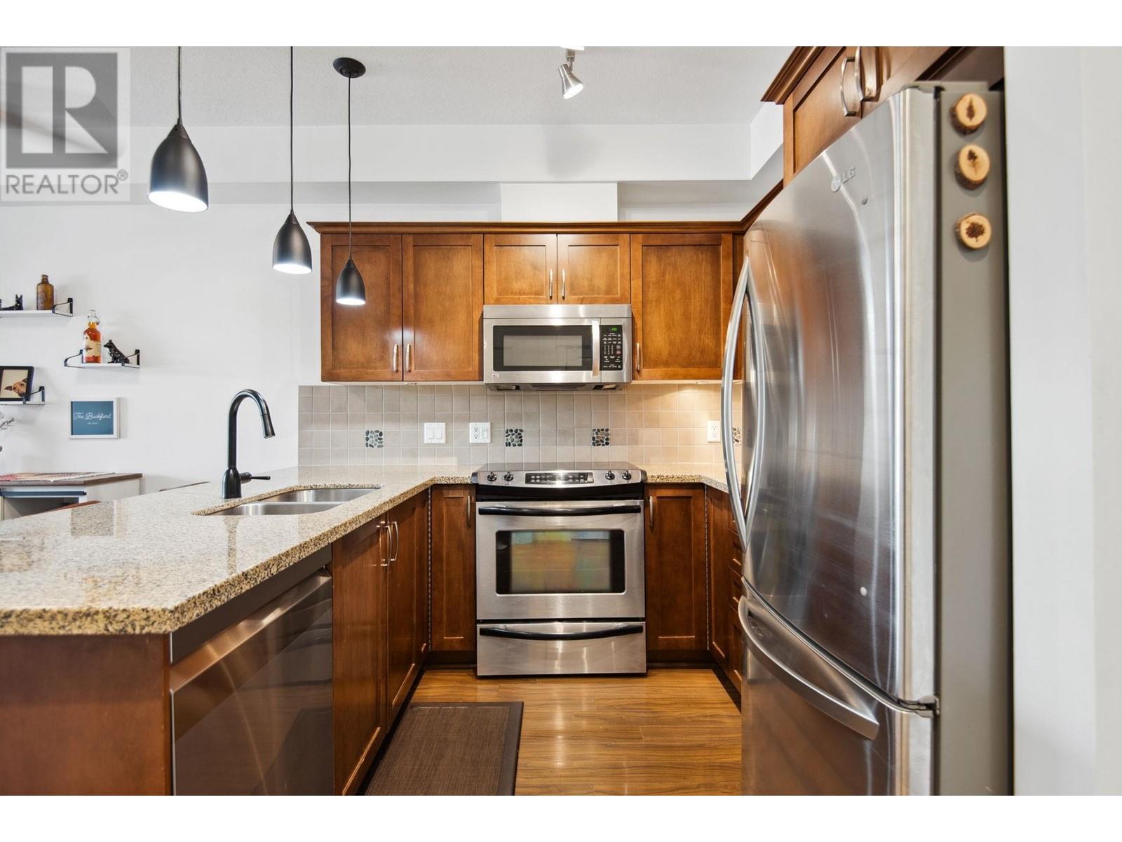 219 1336 MAIN STREET, Squamish