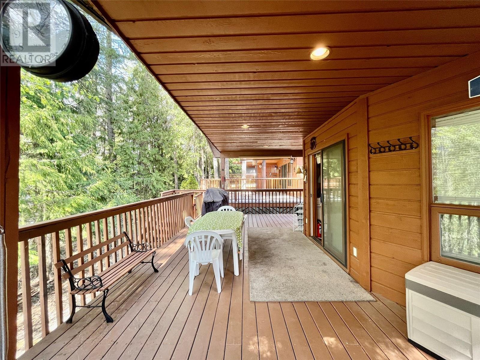 40 202 97 A Highway, Sicamous
