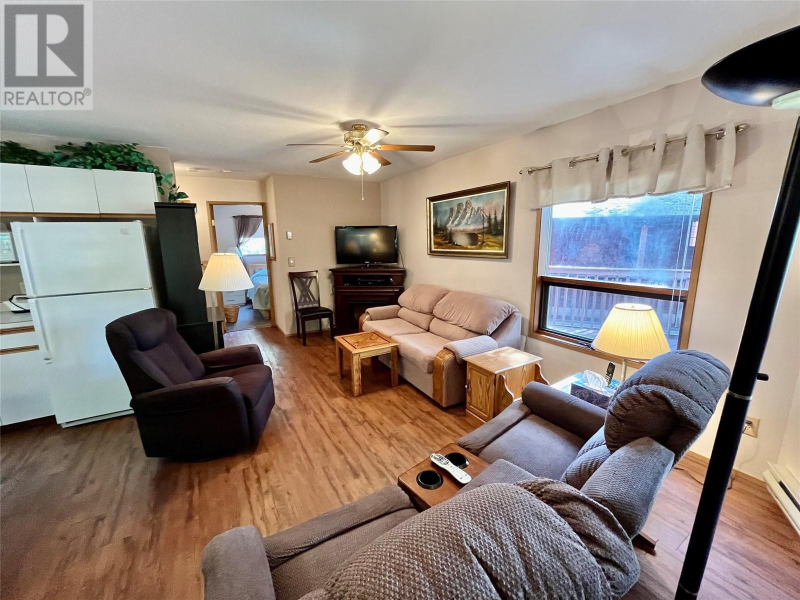 40 202 97 A Highway, Sicamous