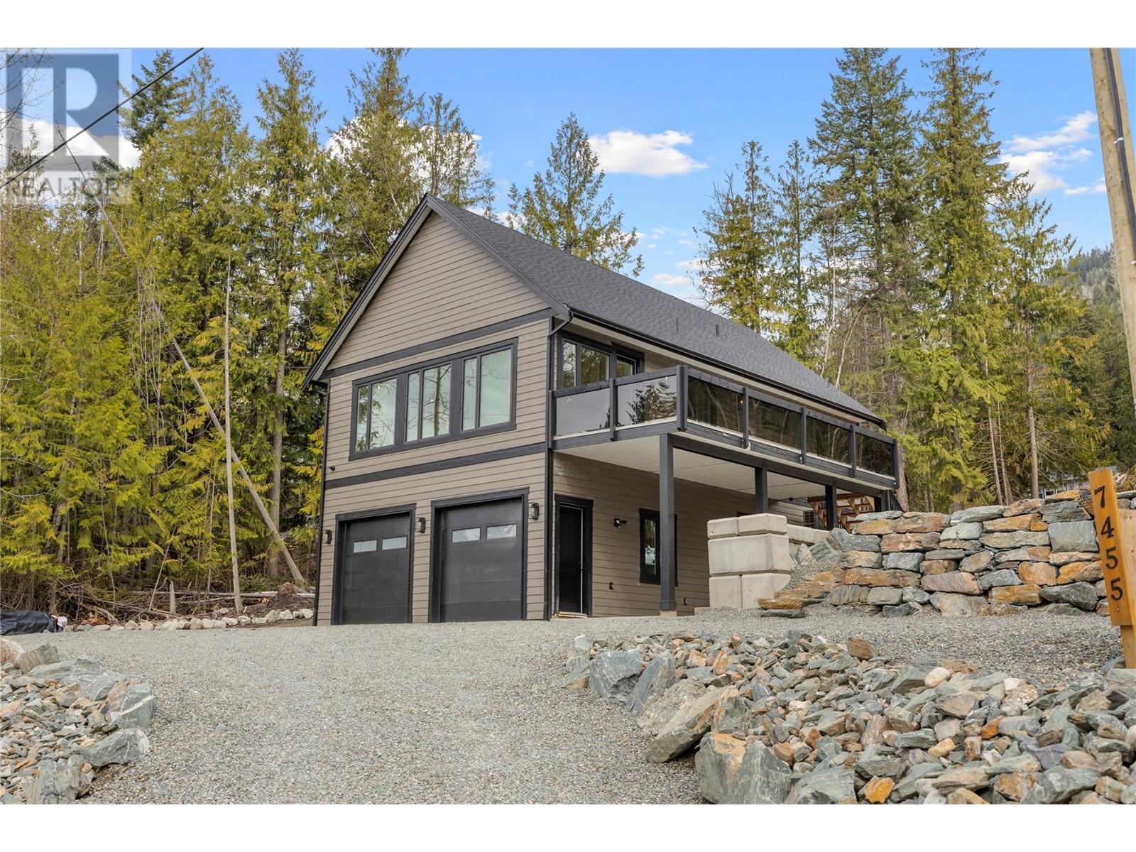 7455 Stampede Trail, Anglemont