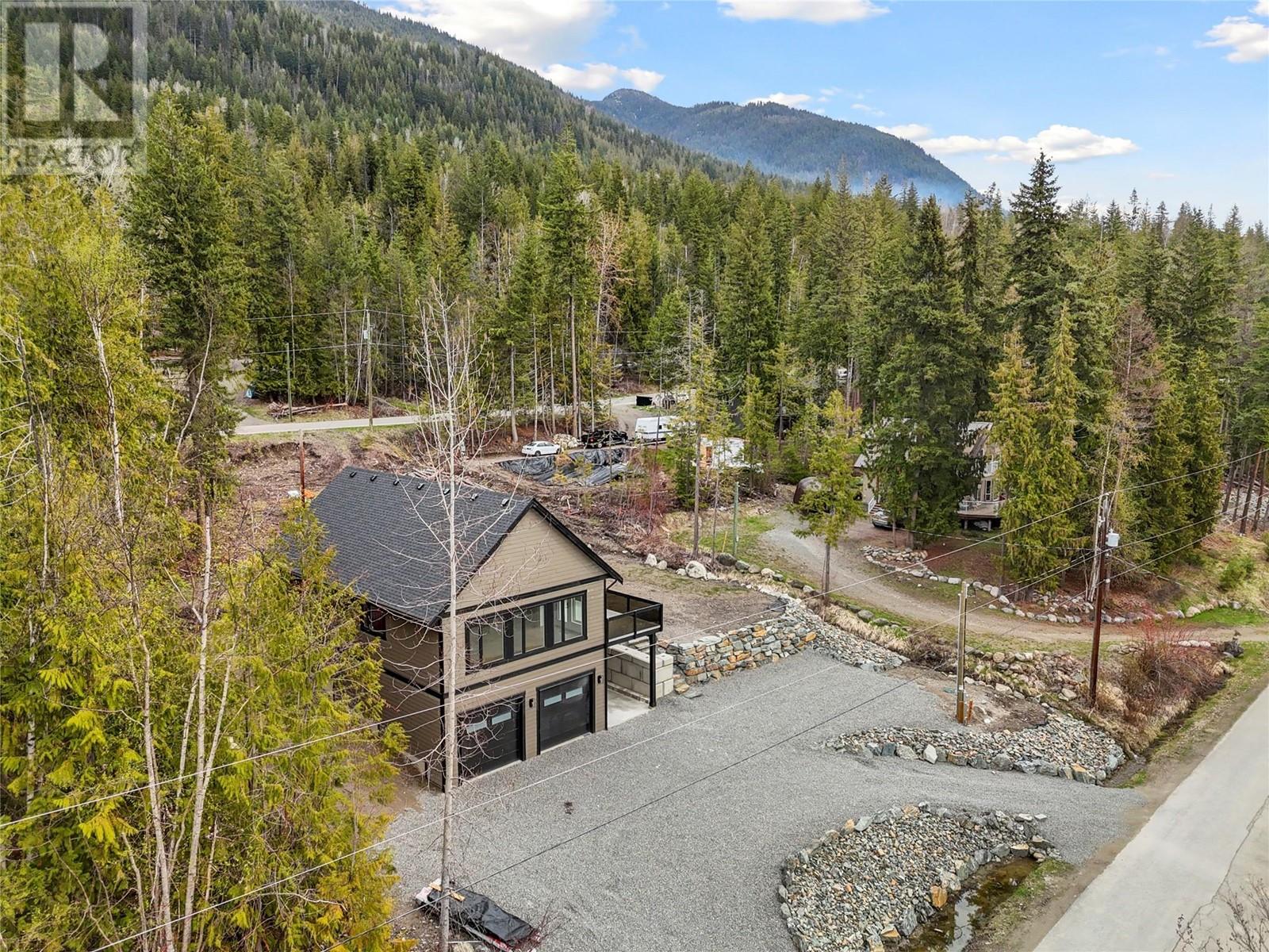 7455 Stampede Trail, Anglemont